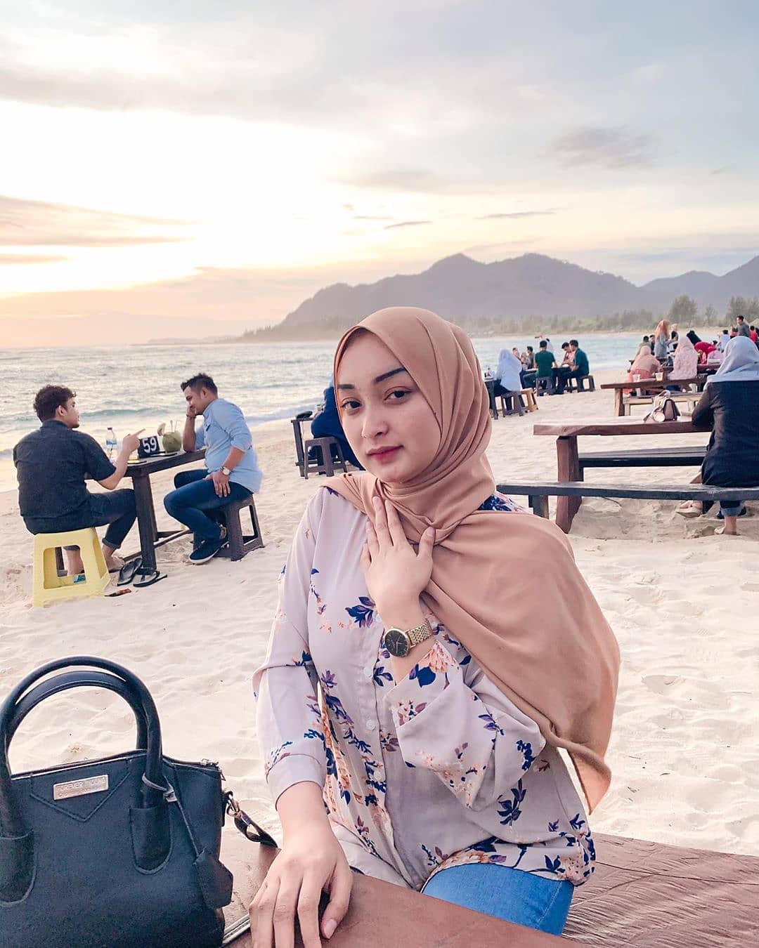 Pijat Panggilan Padang Terdekat 24 Jam 18+ Bening Mempesona