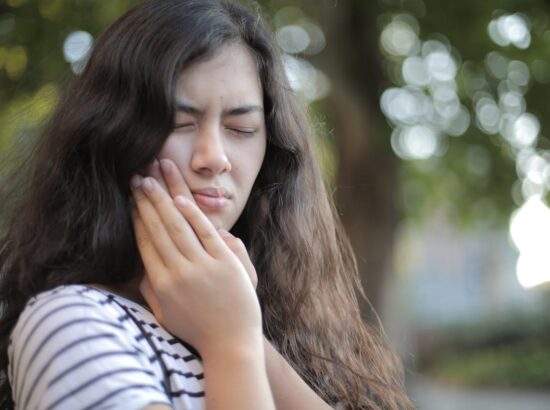 Tips Pijat Sakit Gigi agar Nyeri Cepat Reda